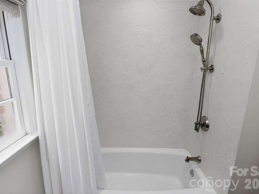 300 Quill Lane, Matthews, NC 28105.  MLS# CAR4391176, YatesRealty ID 29735. 