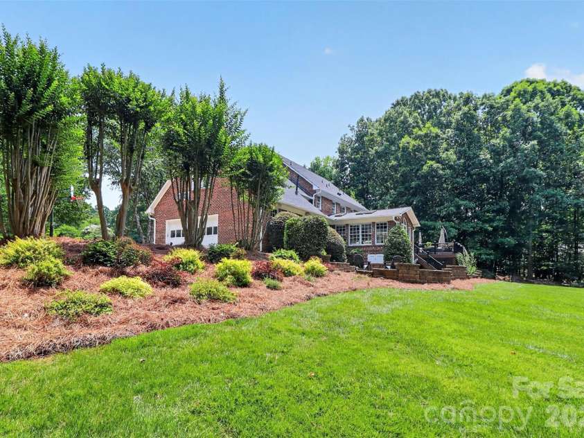 300 Quill Lane, Matthews, NC 28105.  MLS# CAR4391176, YatesRealty ID 29735. 