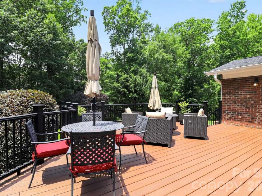 300 Quill Lane, Matthews, NC 28105.  MLS# CAR4391176, YatesRealty ID 29735. 