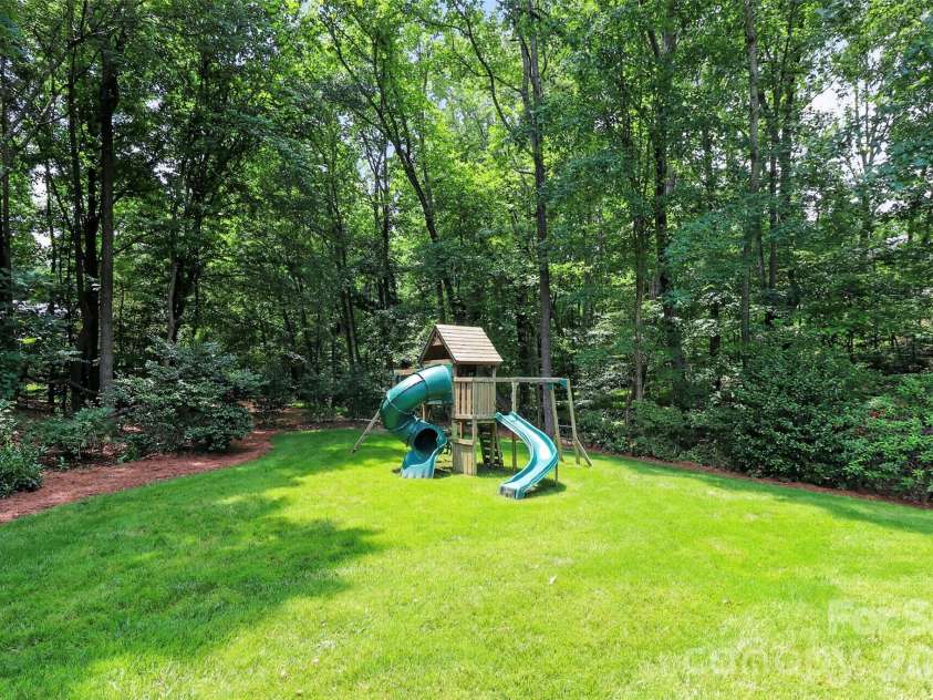 300 Quill Lane, Matthews, NC 28105.  MLS# CAR4391176, YatesRealty ID 29735. 