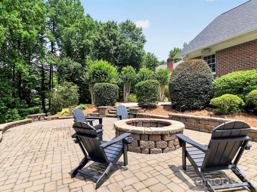 300 Quill Lane, Matthews, NC 28105.  MLS# CAR4391176, YatesRealty ID 29735. 