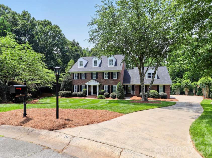 300 Quill Lane, Matthews, NC 28105.  MLS# CAR4391176, YatesRealty ID 29735. 
