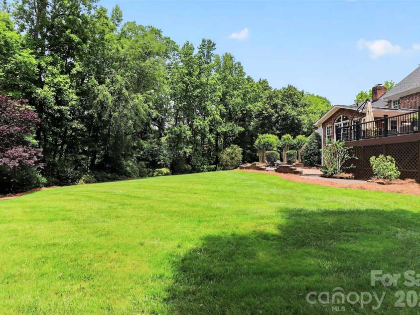300 Quill Lane, Matthews, NC 28105.  MLS# CAR4391176, YatesRealty ID 29735. 