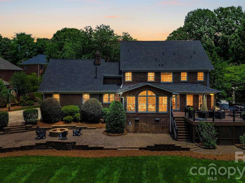 300 Quill Lane, Matthews, NC 28105.  MLS# CAR4391176, YatesRealty ID 29735. 