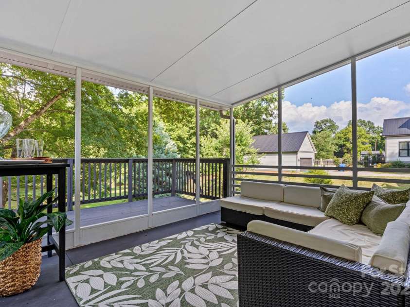 345 Center Avenue, Mooresville, NC 28115.  MLS# CAR4283035, YatesRealty ID 29735. 