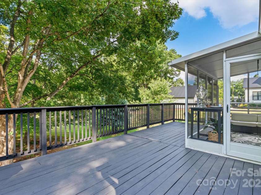 345 Center Avenue, Mooresville, NC 28115.  MLS# CAR4283035, YatesRealty ID 29735. 