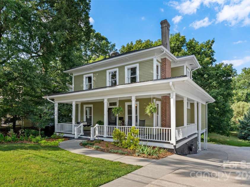 345 Center Avenue, Mooresville, NC 28115.  MLS# CAR4283035, YatesRealty ID 29735. Welcome Home -345 W Center Ave
