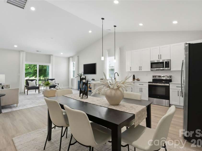 126 Chambwood Lane, Shelby, NC 28152.  MLS# CAR4379232, YatesRealty ID 29736. Dining Area