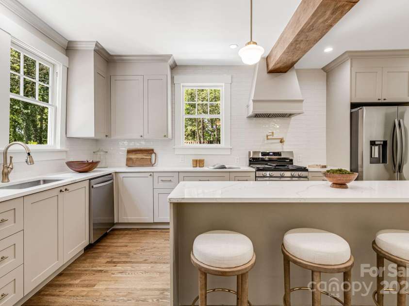 7 Rosewood Avenue, Asheville, NC 28801.  MLS# CAR4267371, YatesRealty ID 29736. 