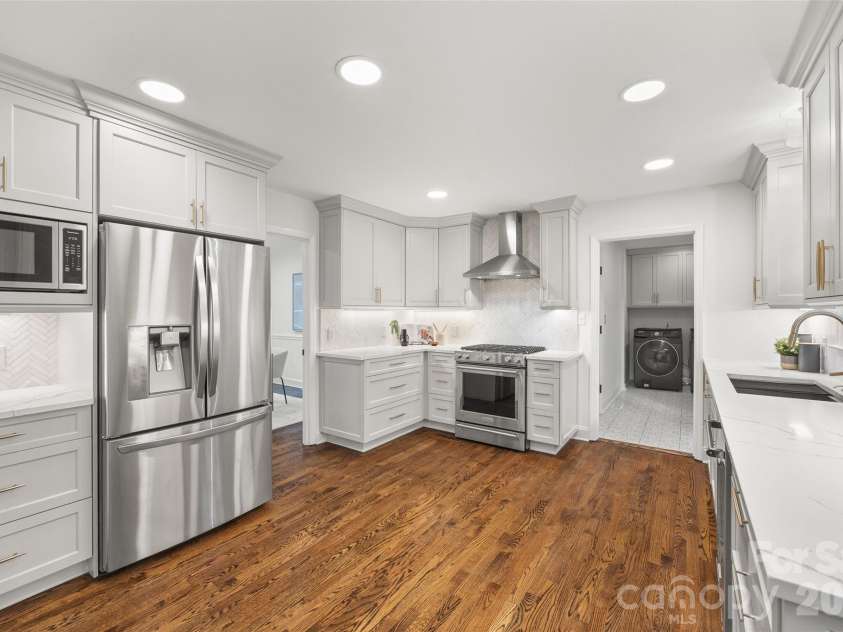 5617 Hillbrook Drive, Charlotte, NC 28226.  MLS# CAR4391314, YatesRealty ID 29738. 