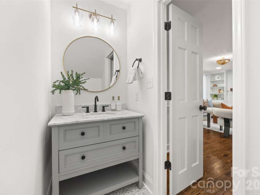 5617 Hillbrook Drive, Charlotte, NC 28226.  MLS# CAR4391314, YatesRealty ID 29738. 