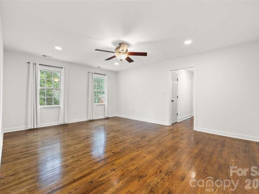 5617 Hillbrook Drive, Charlotte, NC 28226.  MLS# CAR4391314, YatesRealty ID 29738. 
