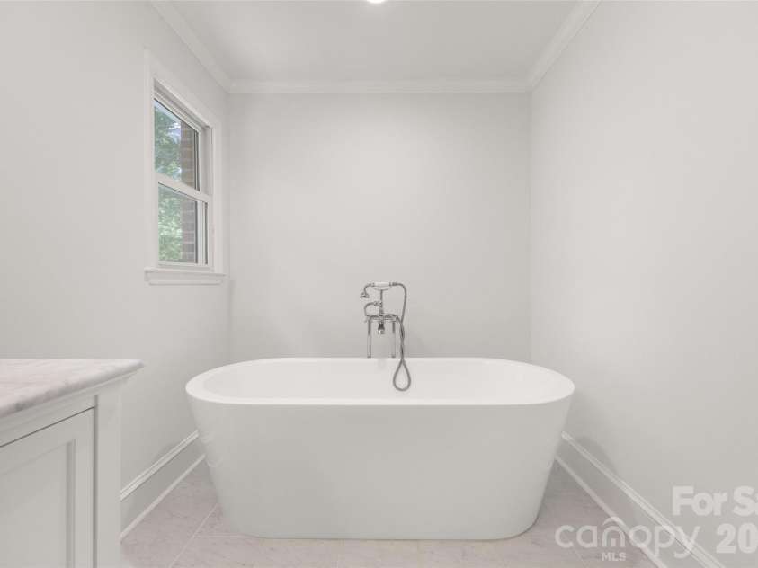5617 Hillbrook Drive, Charlotte, NC 28226.  MLS# CAR4391314, YatesRealty ID 29738. 