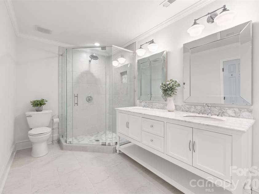 5617 Hillbrook Drive, Charlotte, NC 28226.  MLS# CAR4391314, YatesRealty ID 29738. 