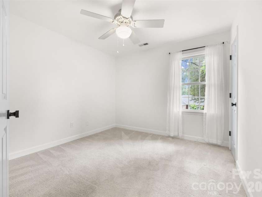 5617 Hillbrook Drive, Charlotte, NC 28226.  MLS# CAR4391314, YatesRealty ID 29738. 