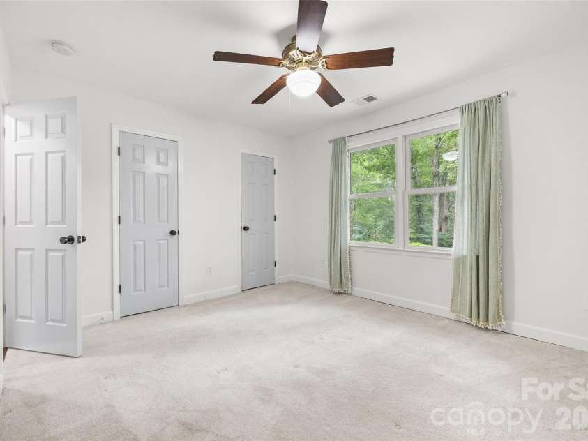 5617 Hillbrook Drive, Charlotte, NC 28226.  MLS# CAR4391314, YatesRealty ID 29738. 