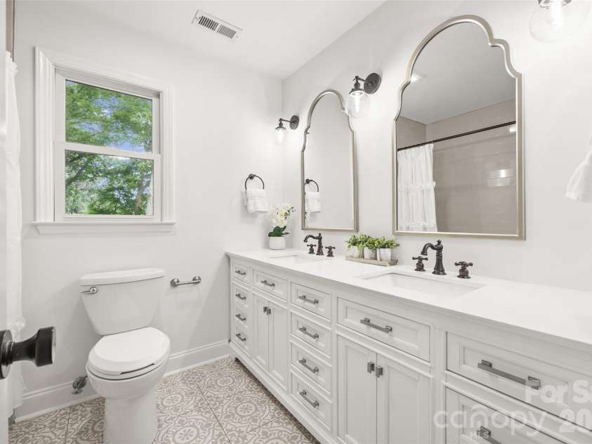 5617 Hillbrook Drive, Charlotte, NC 28226.  MLS# CAR4391314, YatesRealty ID 29738. 