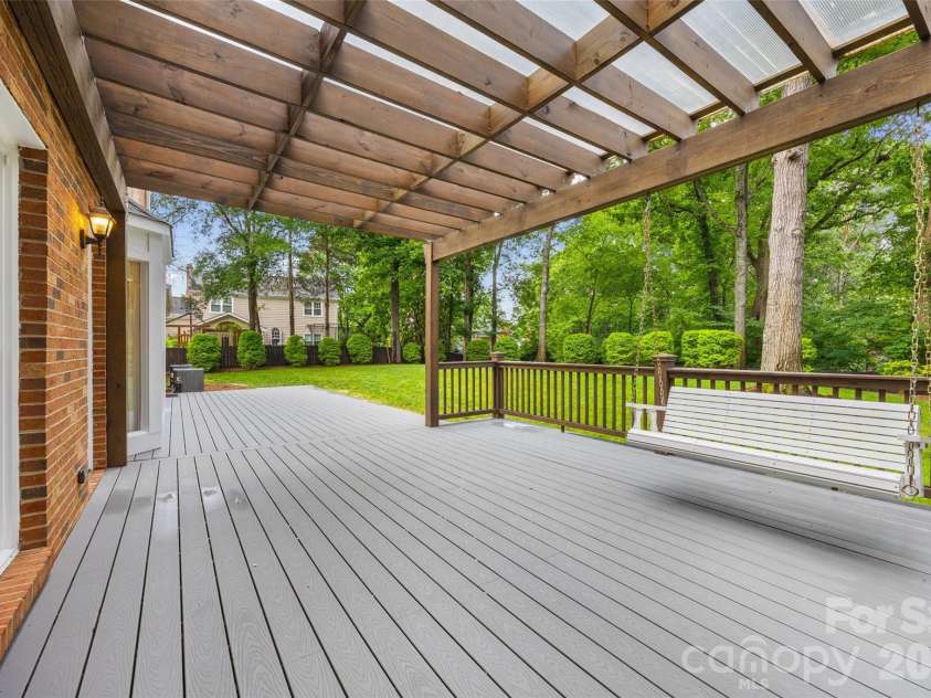 5617 Hillbrook Drive, Charlotte, NC 28226.  MLS# CAR4391314, YatesRealty ID 29738. 