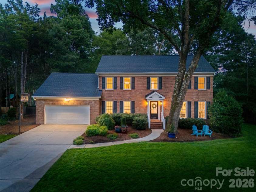 5617 Hillbrook Drive, Charlotte, NC 28226.  MLS# CAR4391314, YatesRealty ID 29738. 