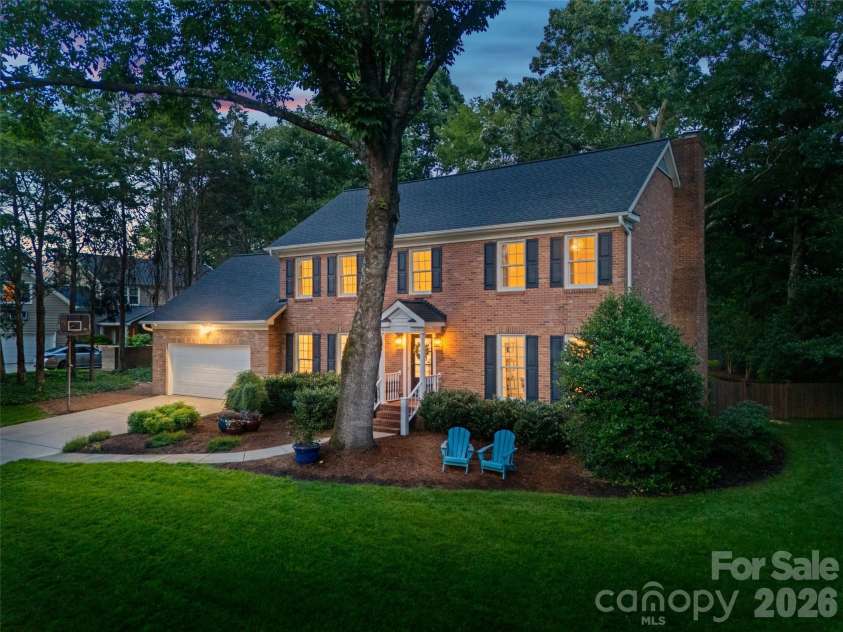 5617 Hillbrook Drive, Charlotte, NC 28226.  MLS# CAR4391314, YatesRealty ID 29738. 