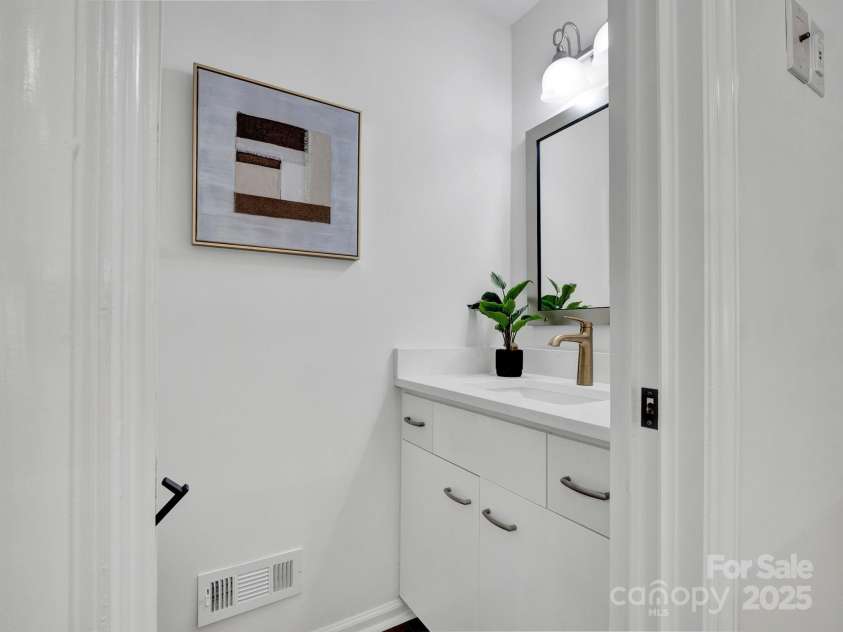 8301 Tifton Road, Charlotte, NC 28226.  MLS# CAR4275465, YatesRealty ID 29738. Powder room