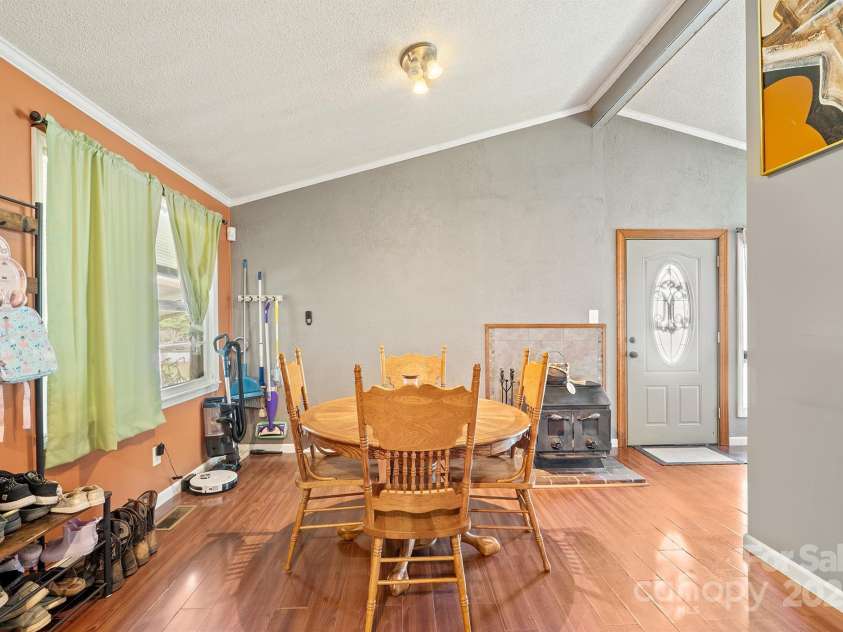 185 Crosswhite Lane, Statesville, NC 28625.  MLS# CAR4287262, YatesRealty ID 29739. 