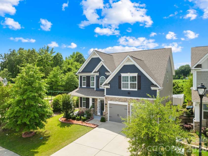 1518 Fieldwood Drive, Fort Mill, SC 29708.  MLS# CAR4392282, YatesRealty ID 29740. 
