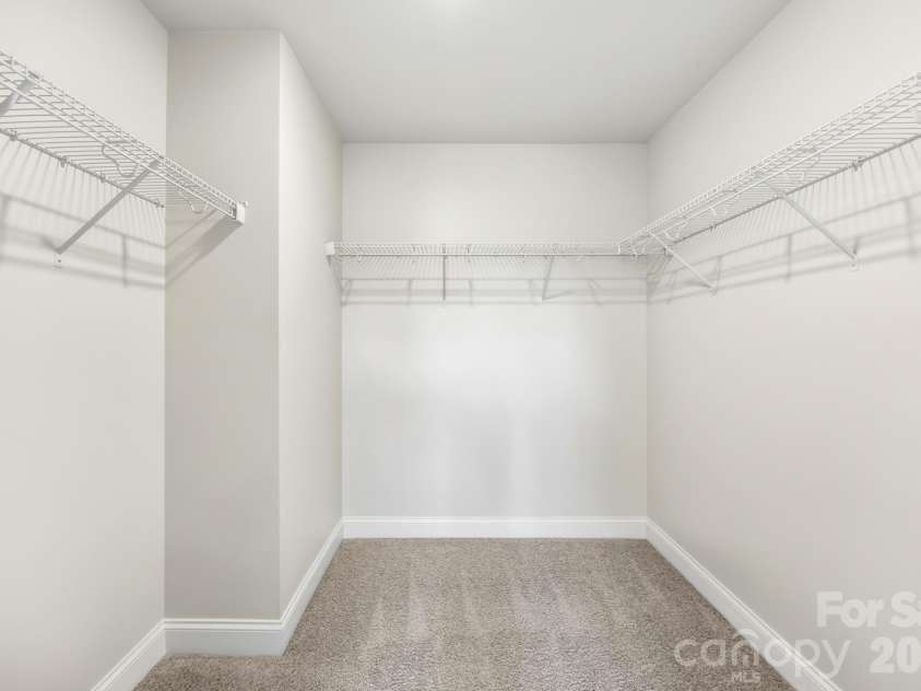 1518 Fieldwood Drive, Fort Mill, SC 29708.  MLS# CAR4392282, YatesRealty ID 29740. 