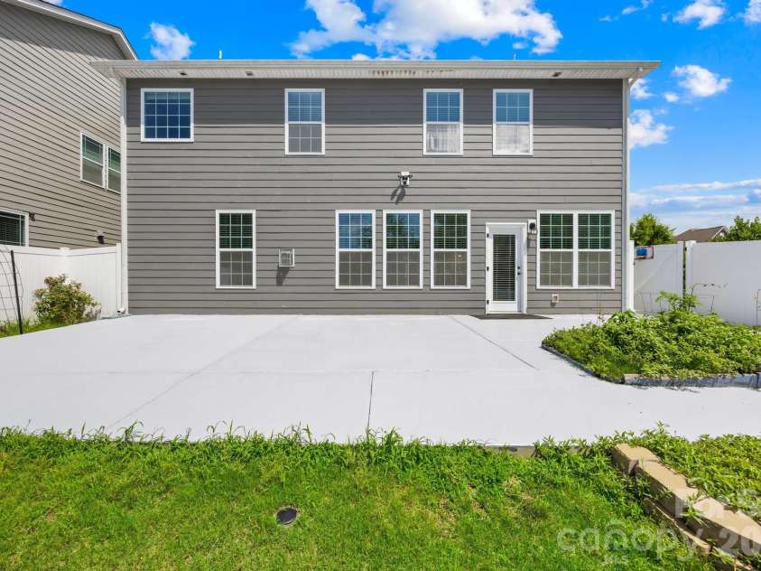 1518 Fieldwood Drive, Fort Mill, SC 29708.  MLS# CAR4392282, YatesRealty ID 29740. 