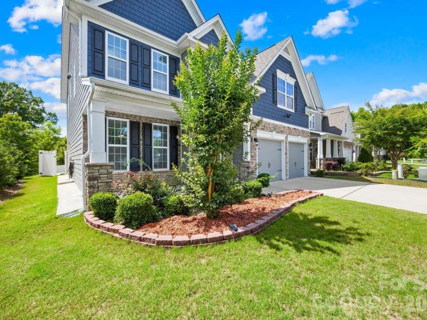 1518 Fieldwood Drive, Fort Mill, SC 29708.  MLS# CAR4392282, YatesRealty ID 29740. 