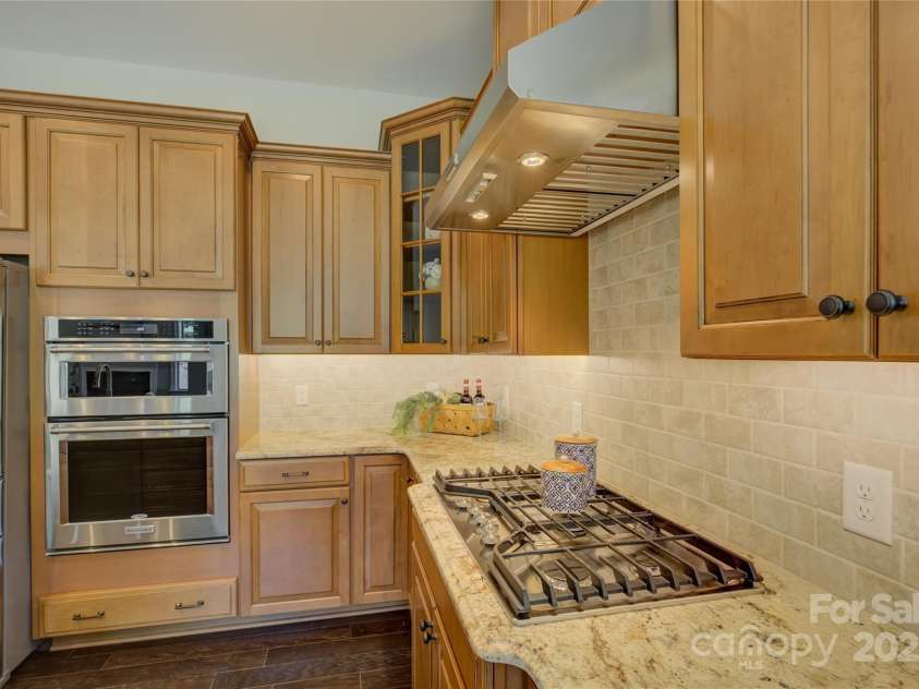 14916 Creeks Edge Drive, Charlotte, NC 28278.  MLS# CAR4241703, YatesRealty ID 29743. 