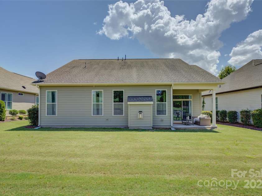 14916 Creeks Edge Drive, Charlotte, NC 28278.  MLS# CAR4241703, YatesRealty ID 29743. 