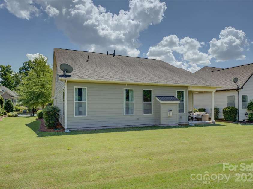 14916 Creeks Edge Drive, Charlotte, NC 28278.  MLS# CAR4241703, YatesRealty ID 29743. 