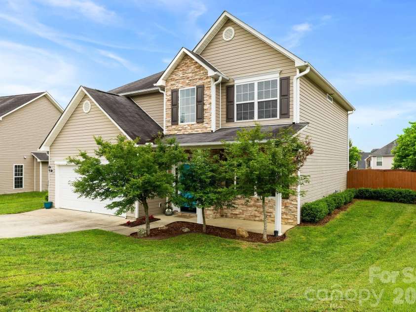 154 Haw River Road, Fletcher, NC 28732.  MLS# CAR4390072, YatesRealty ID 29743. 