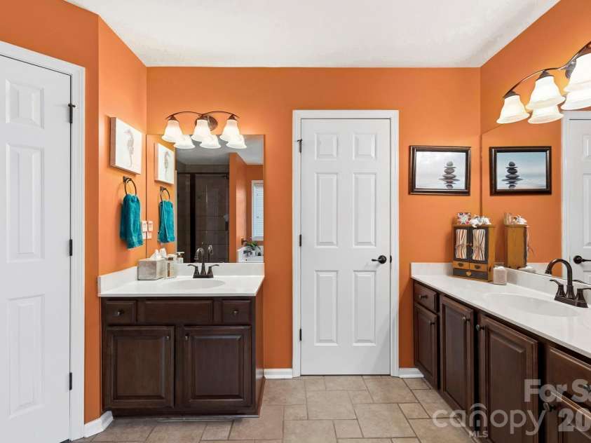 154 Haw River Road, Fletcher, NC 28732.  MLS# CAR4390072, YatesRealty ID 29743. 