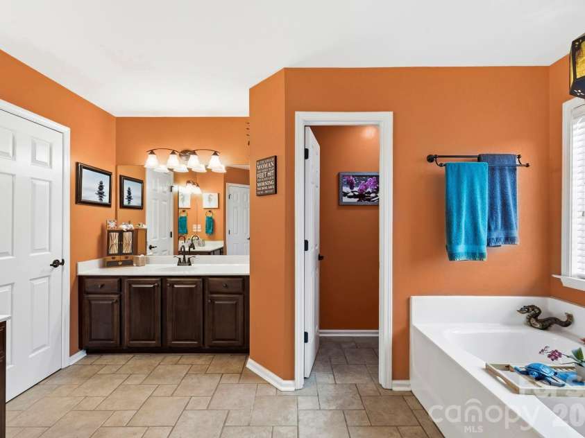 154 Haw River Road, Fletcher, NC 28732.  MLS# CAR4390072, YatesRealty ID 29743. Huge master bath
