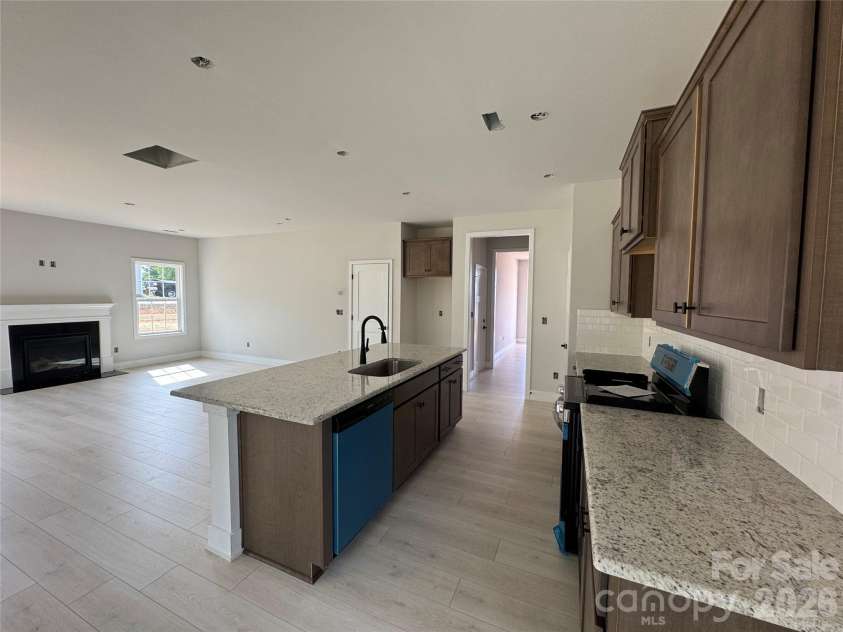 708 Inwood Hill Drive, Gastonia, NC 28056.  MLS# CAR4386838, YatesRealty ID 29745. Kitchen