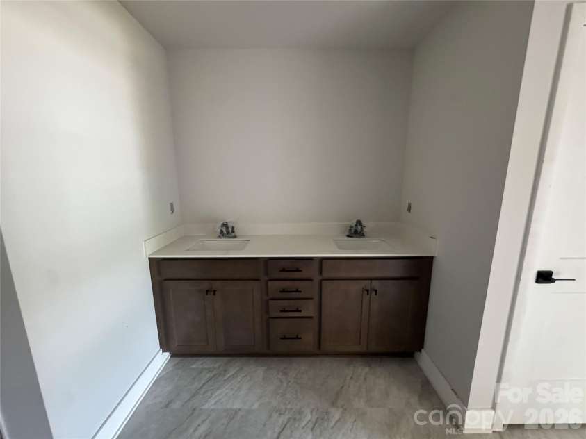 708 Inwood Hill Drive, Gastonia, NC 28056.  MLS# CAR4386838, YatesRealty ID 29745. Primary bathroom