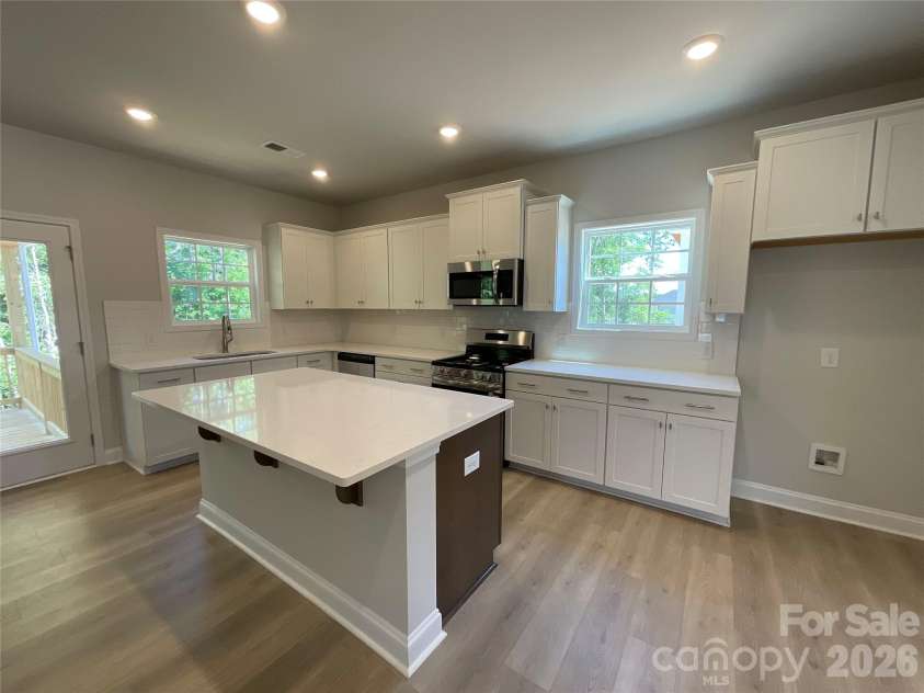 1558 Autumn Lane, York, SC 29745.  MLS# CAR4361665, YatesRealty ID 29746. Oversized island