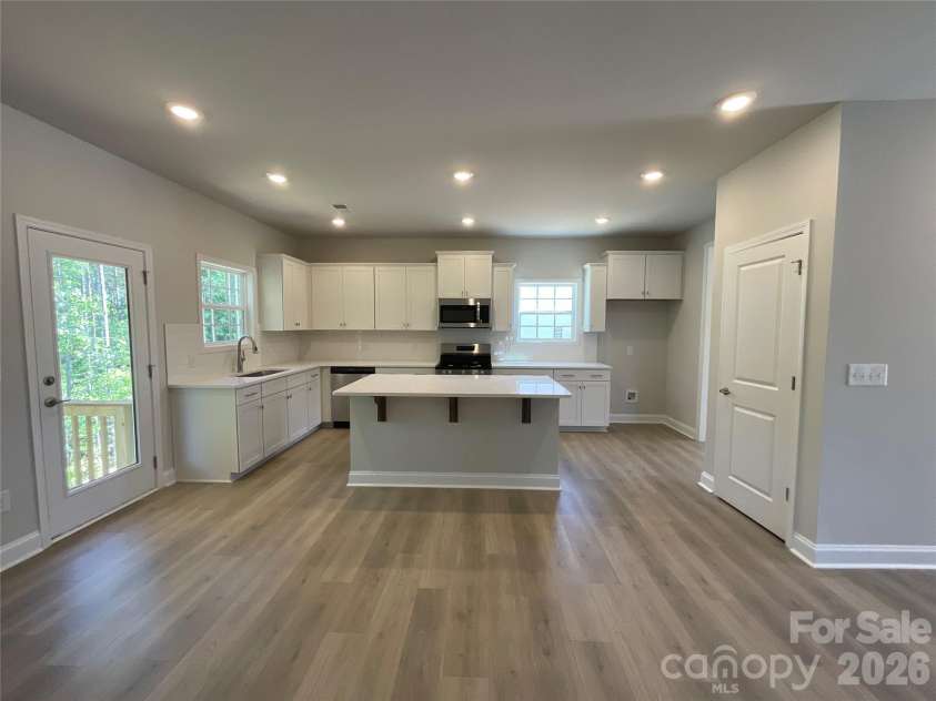 1558 Autumn Lane, York, SC 29745.  MLS# CAR4361665, YatesRealty ID 29746. Spacious kitchen