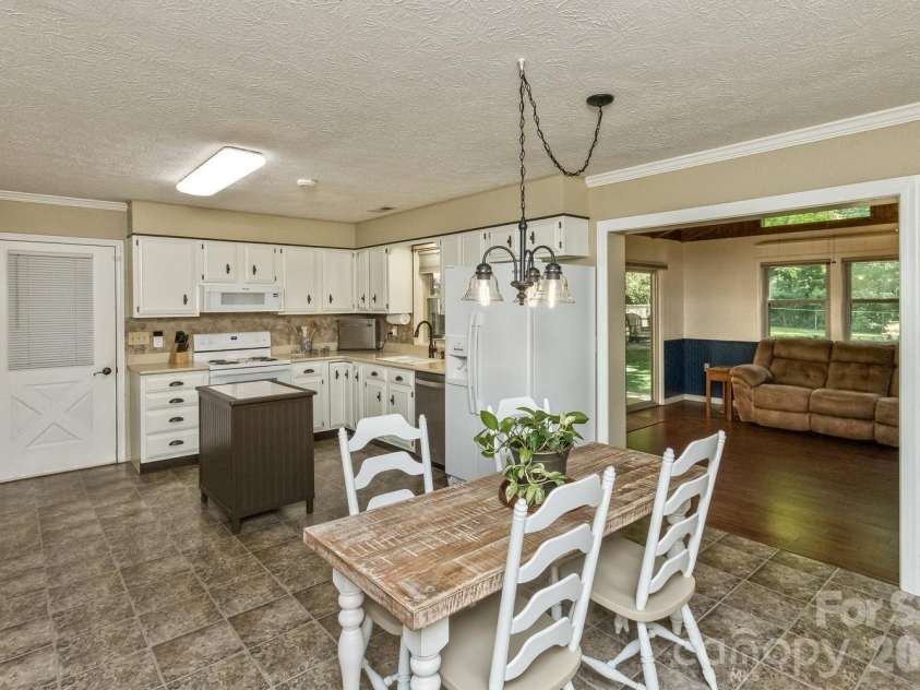 29 Greenwood Forest Drive, Etowah, NC 28729.  MLS# CAR4382718, YatesRealty ID 29748. Dining/Kitchen