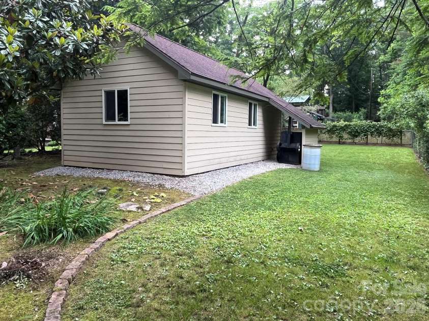 29 Greenwood Forest Drive, Etowah, NC 28729.  MLS# CAR4382718, YatesRealty ID 29748. Workshop