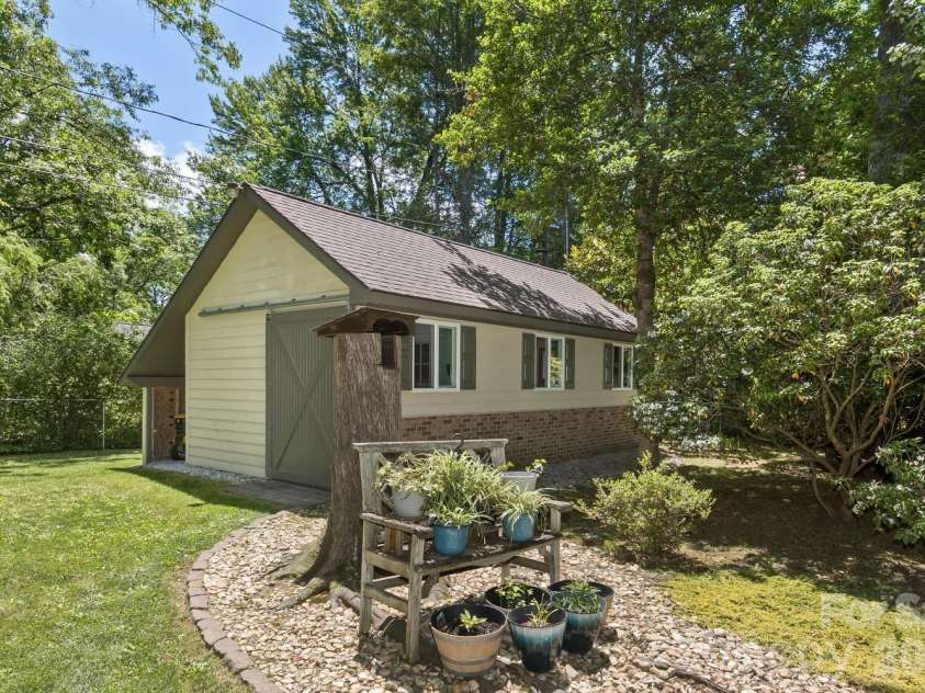 29 Greenwood Forest Drive, Etowah, NC 28729.  MLS# CAR4382718, YatesRealty ID 29748. Workshop - also has storage space.