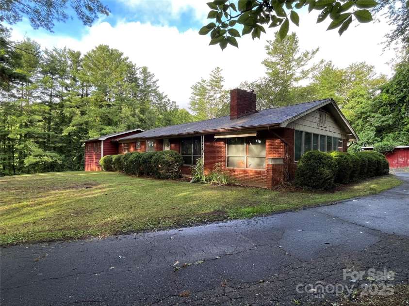 794 New Haw Creek Road, Asheville, NC 68805.  MLS# CAR4224115, YatesRealty ID 2975. 