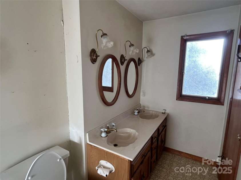 794 New Haw Creek Road, Asheville, NC 68805.  MLS# CAR4224115, YatesRealty ID 2975. 