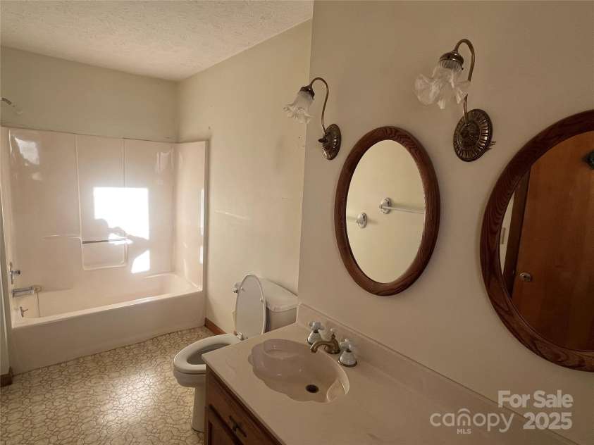 794 New Haw Creek Road, Asheville, NC 68805.  MLS# CAR4224115, YatesRealty ID 2975. 