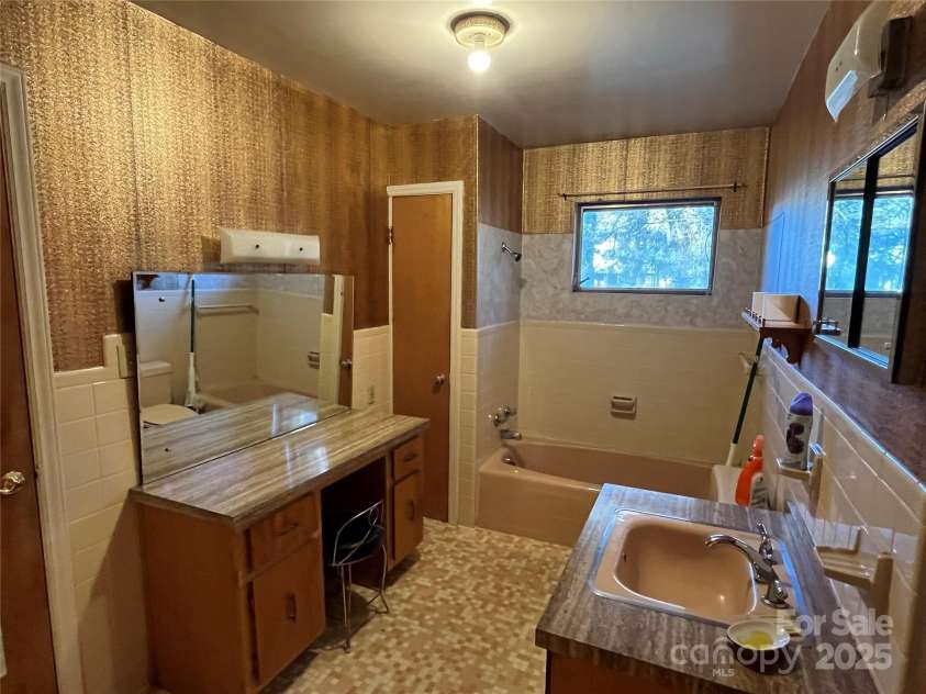 794 New Haw Creek Road, Asheville, NC 68805.  MLS# CAR4224115, YatesRealty ID 2975. 