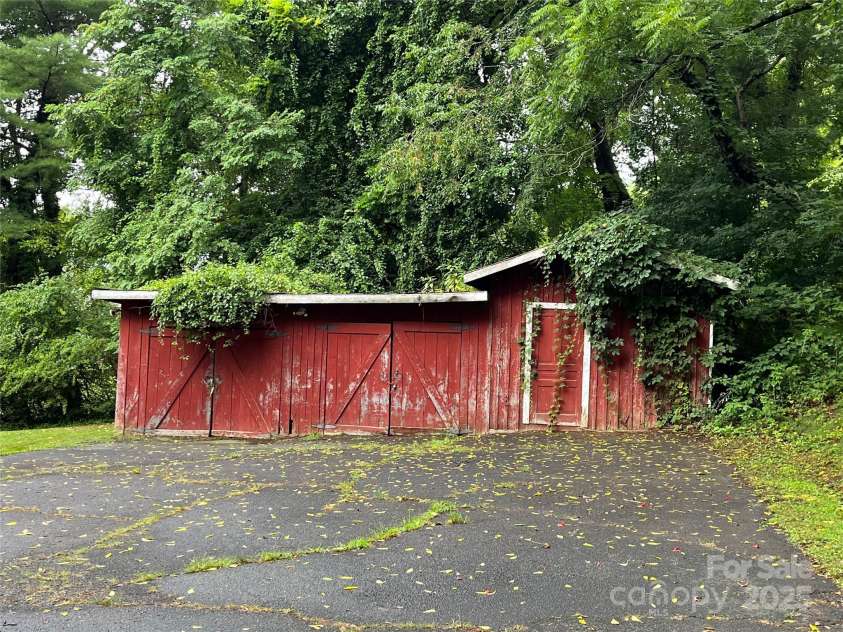 794 New Haw Creek Road, Asheville, NC 68805.  MLS# CAR4224115, YatesRealty ID 2975. 