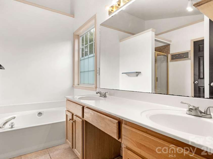 1446 Deer Forest Drive, Fort Mill, SC 29707.  MLS# CAR4389507, YatesRealty ID 29750. 