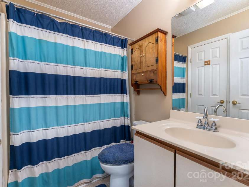 806 Abbey Circle, Asheville, NC 28805.  MLS# CAR4274112, YatesRealty ID 29751. Guest Bathroom